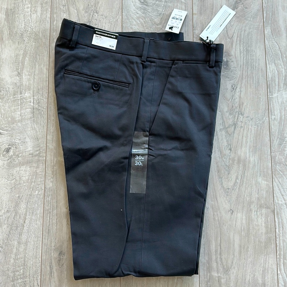 Express, slim fit, straight leg, flat front dress pants. Waist 30. Dark gray.